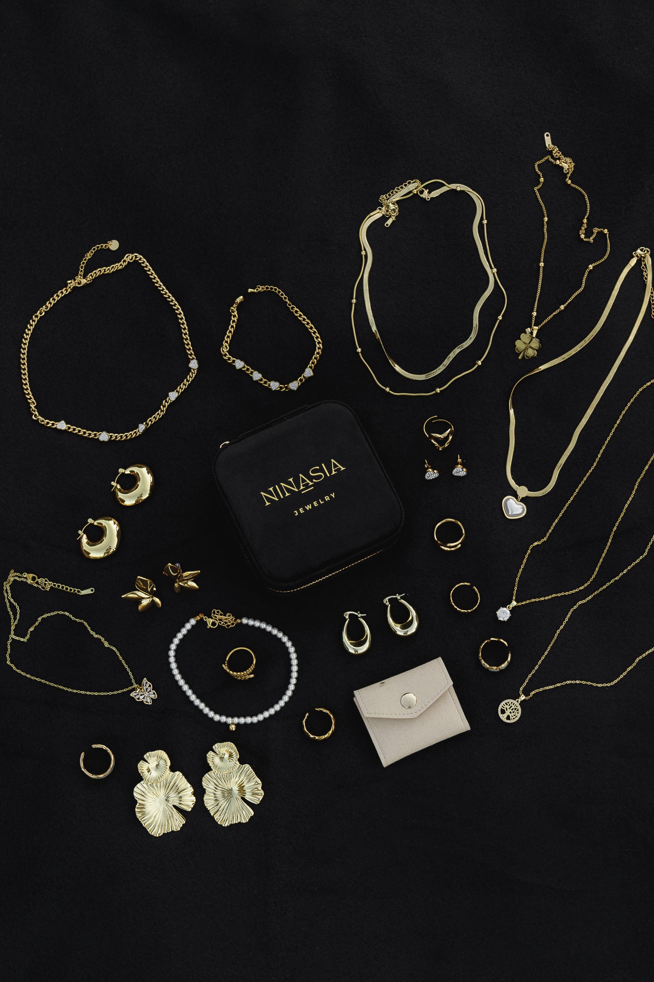 NINASIA Schmuck Adventskalender 2025 | Limited Edition mit 18K vergoldetem Edelstahl, vergoldetem Silber und Schmuck-Etuis