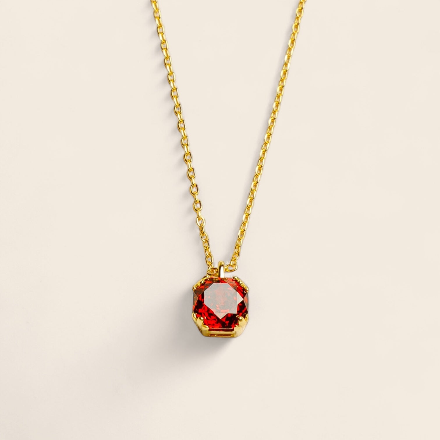RUBY – Necklace with a wine-red zirconia in a noble shape, made of 925 silver 18K gold-plated