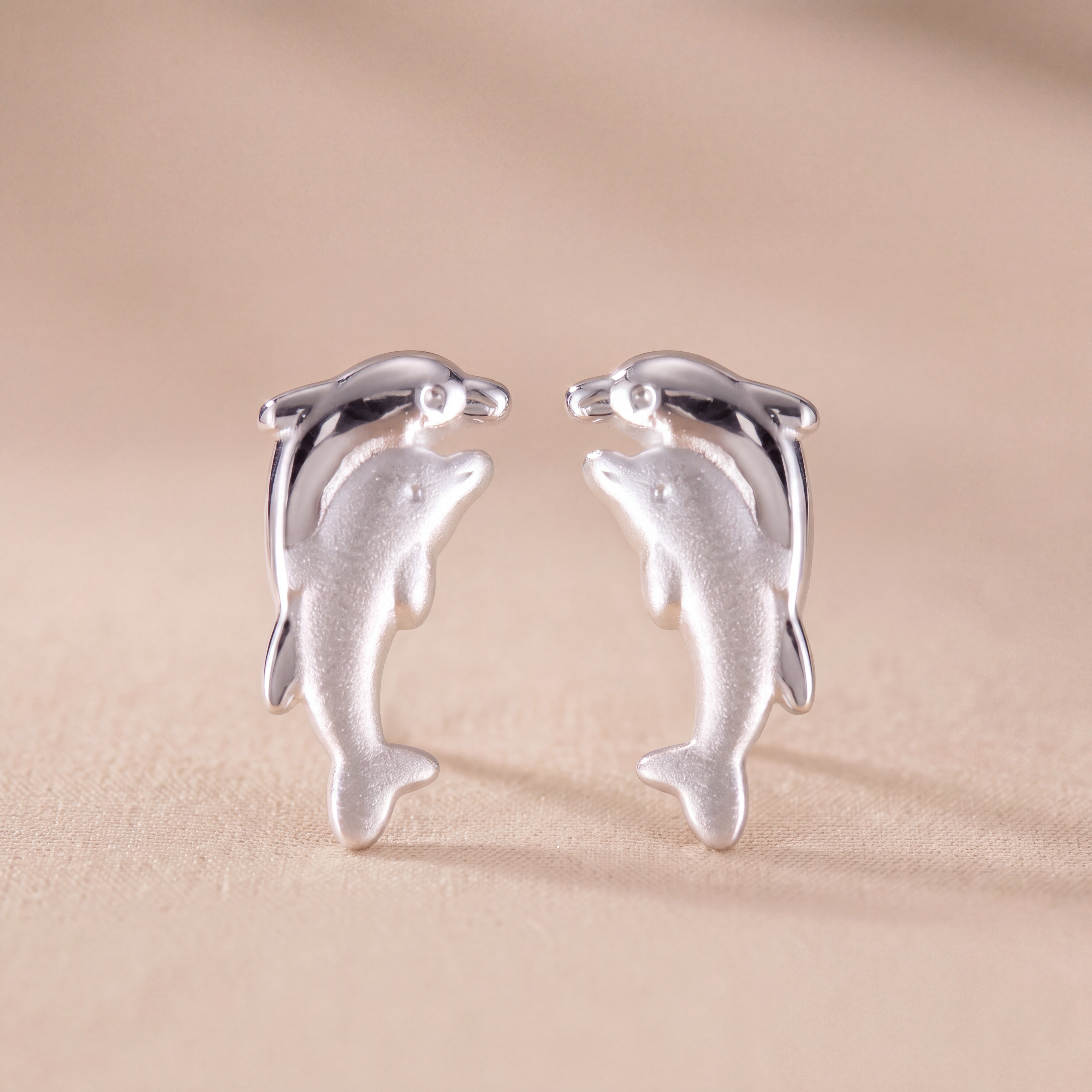 Amia – Delphin-Ohrstecker aus 925 Silber