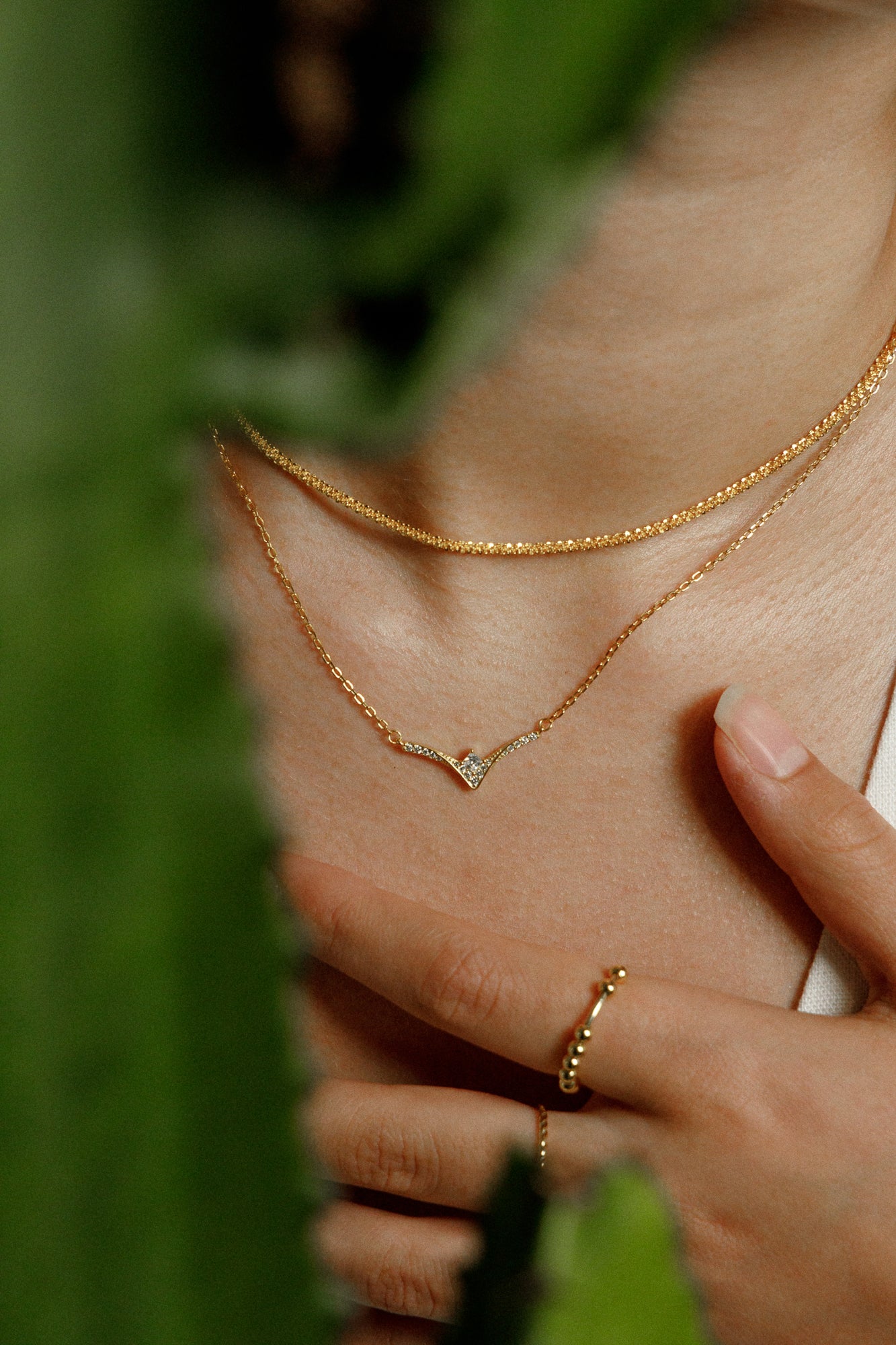 TIMELESS ELEGANCE – V-shaped necklace with sparkling zirconias, made of 925 silver 18K gold-plated