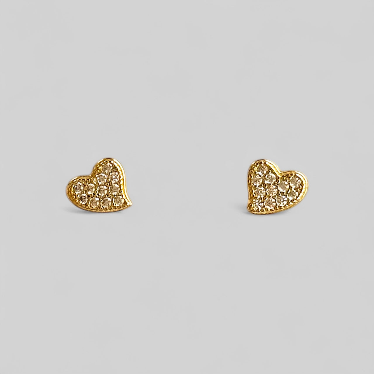 Zierliche herzförmige Ohrstecker mit Zirkonia – Minimalistische Ohrringe aus 925 Silber 14K vergoldet