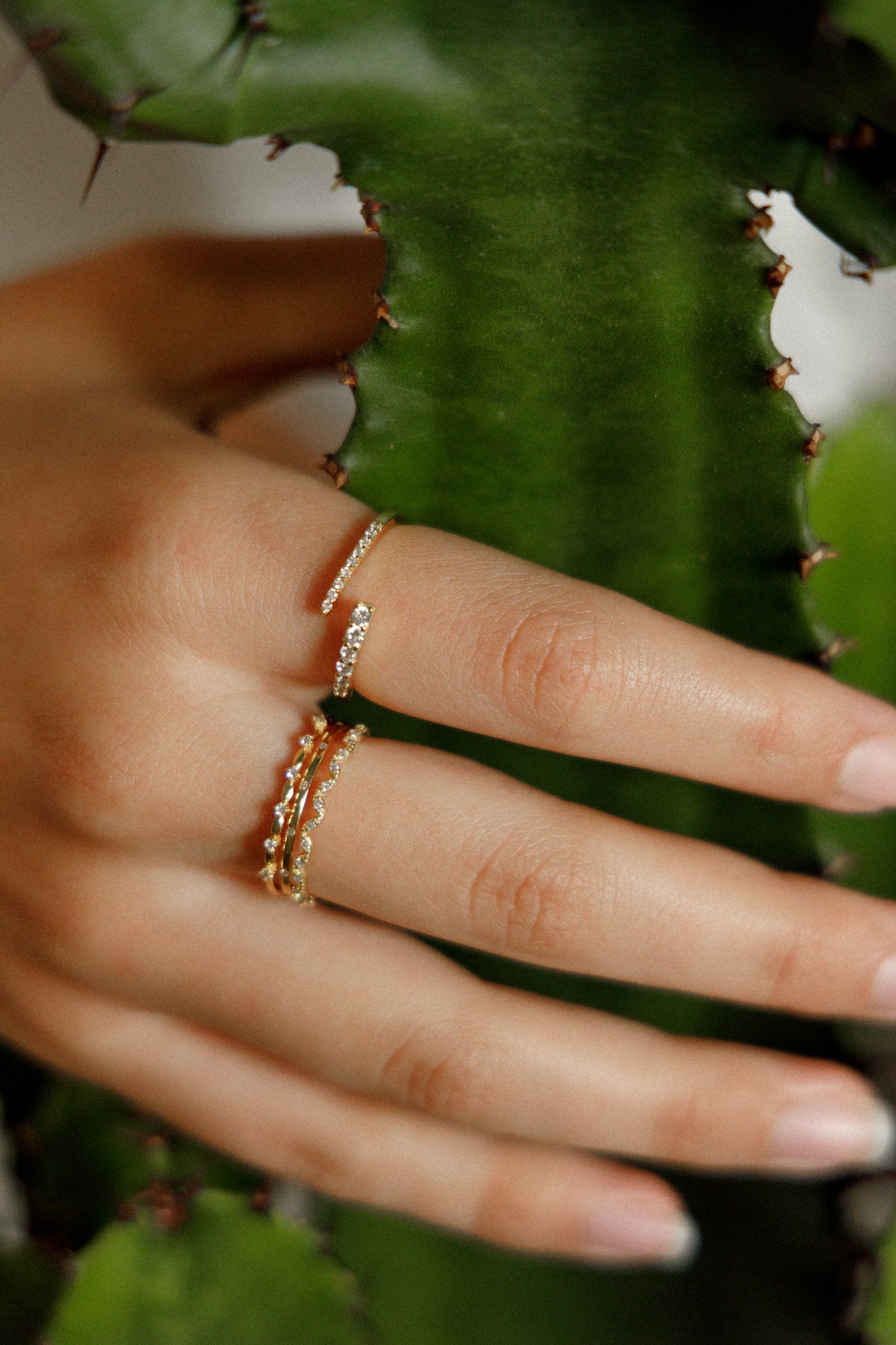 Ring hug with zirconia diamond inlay 925 silver 18K gold plated