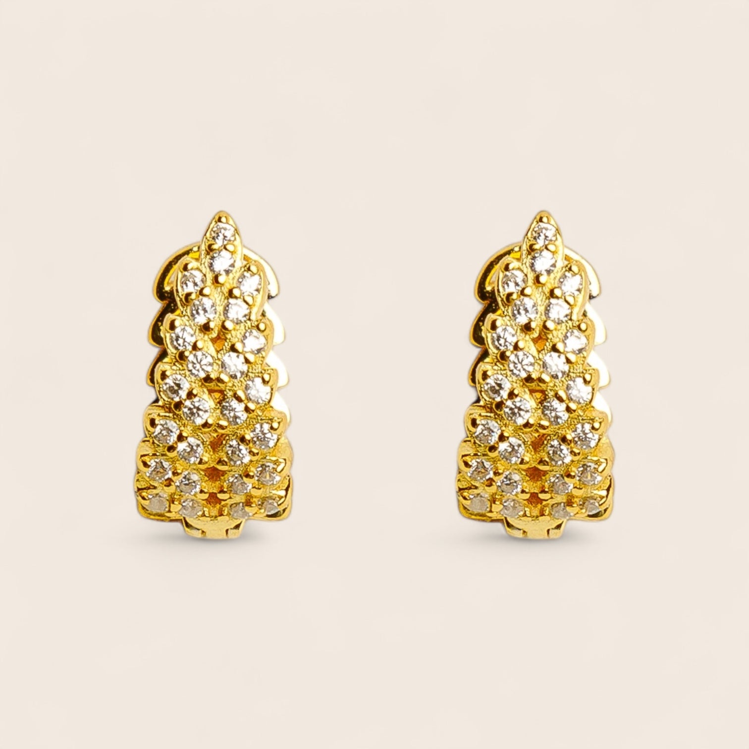 SHINING NATURE HUGGIES – leaf-shaped earrings with sparkling zirconias, made of 925 silver 18K gold-plated