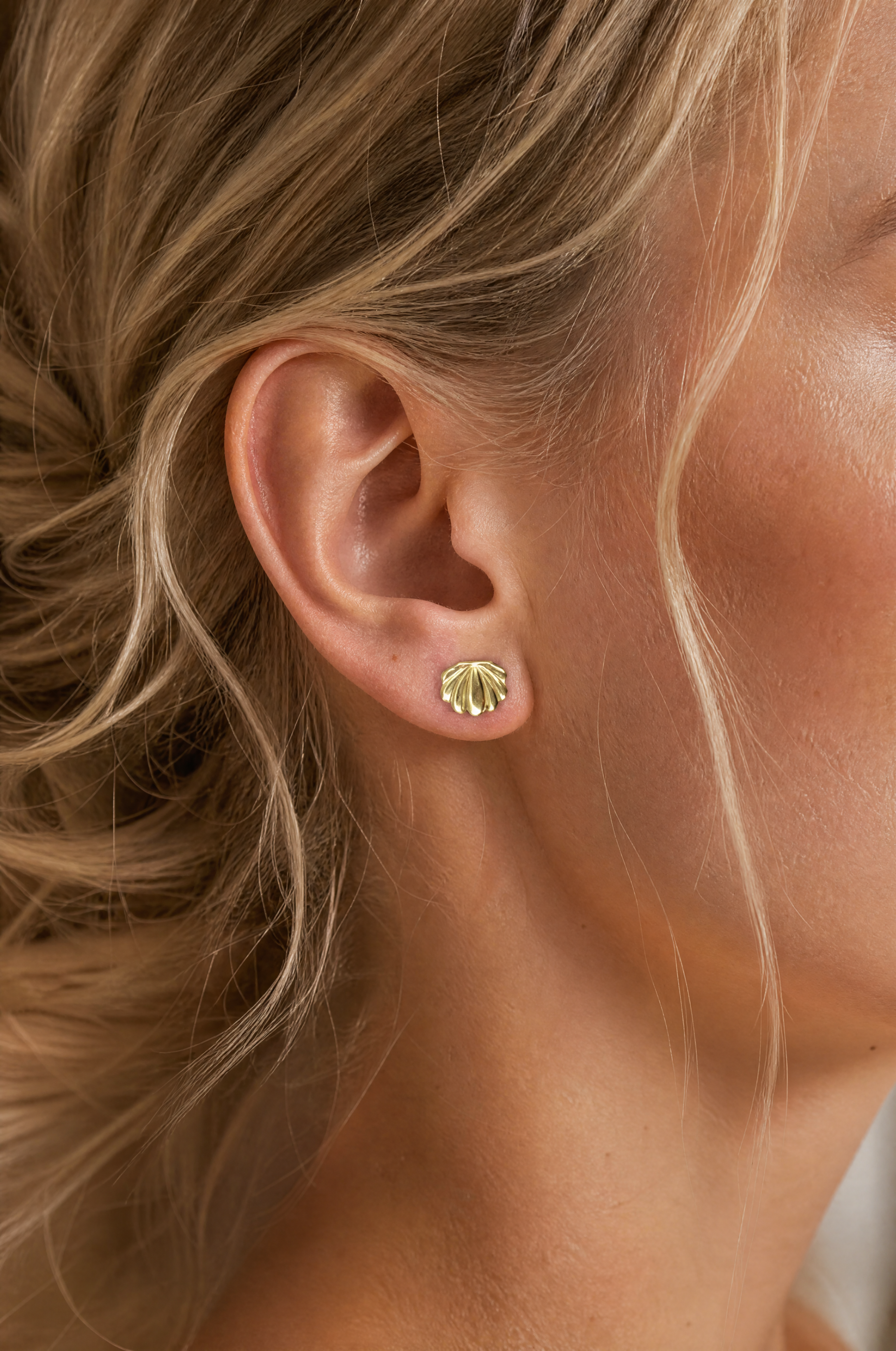 Morea – Boucles d'oreilles clous coquillage en argent 925 plaqué or