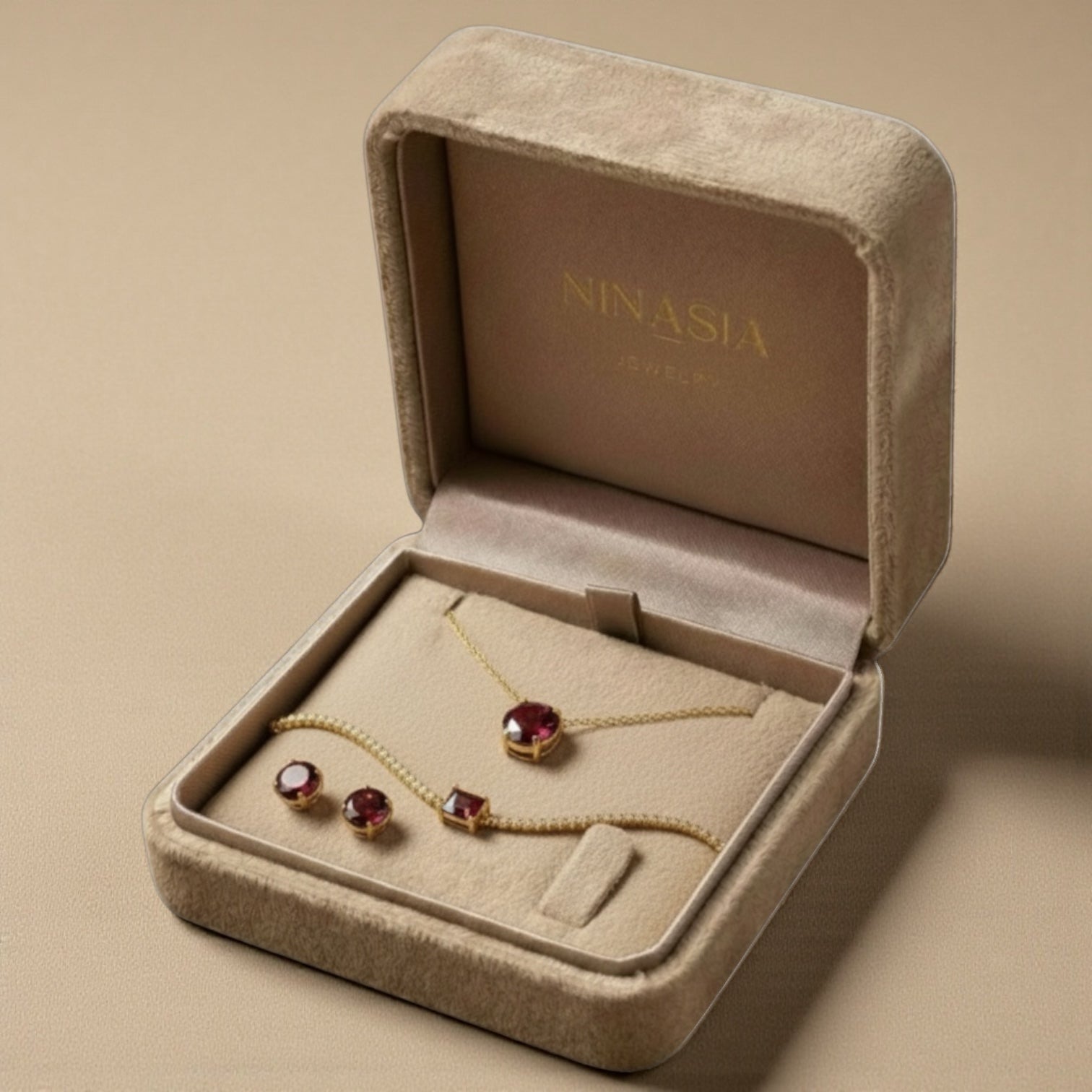 RUBY Schmuckset Weinrote Zirkonia Halskette, Ohrringe und Armkette aus 925 Silber 18K vergoldet
