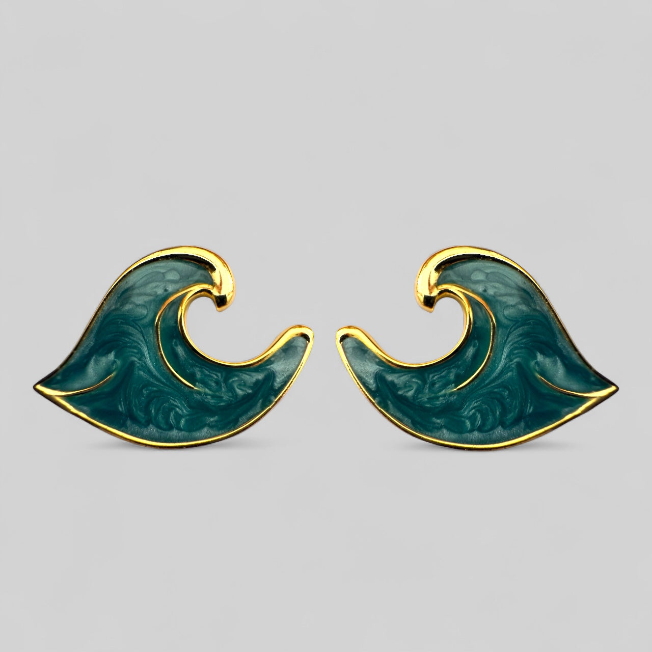 Ocean Dreams – ocean-inspired, handmade wave earrings made of 925 silver with 18k gold plating