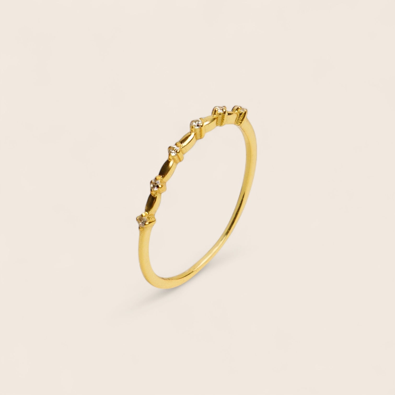 ENDLESS MINIMALIST – Layering ring with 6 zirconias, made of 925 silver 18K gold-plated