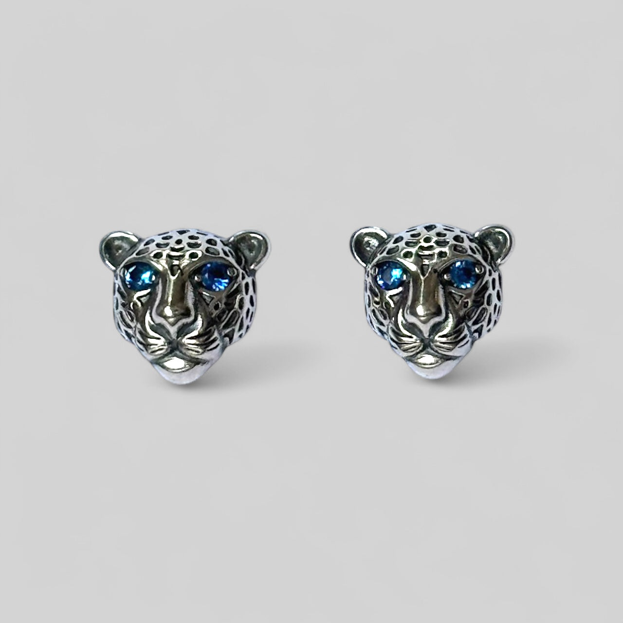 Extravagante Snow Leopard Ohrstecker dreidimensionale Ohrringe aus 925 Silber
