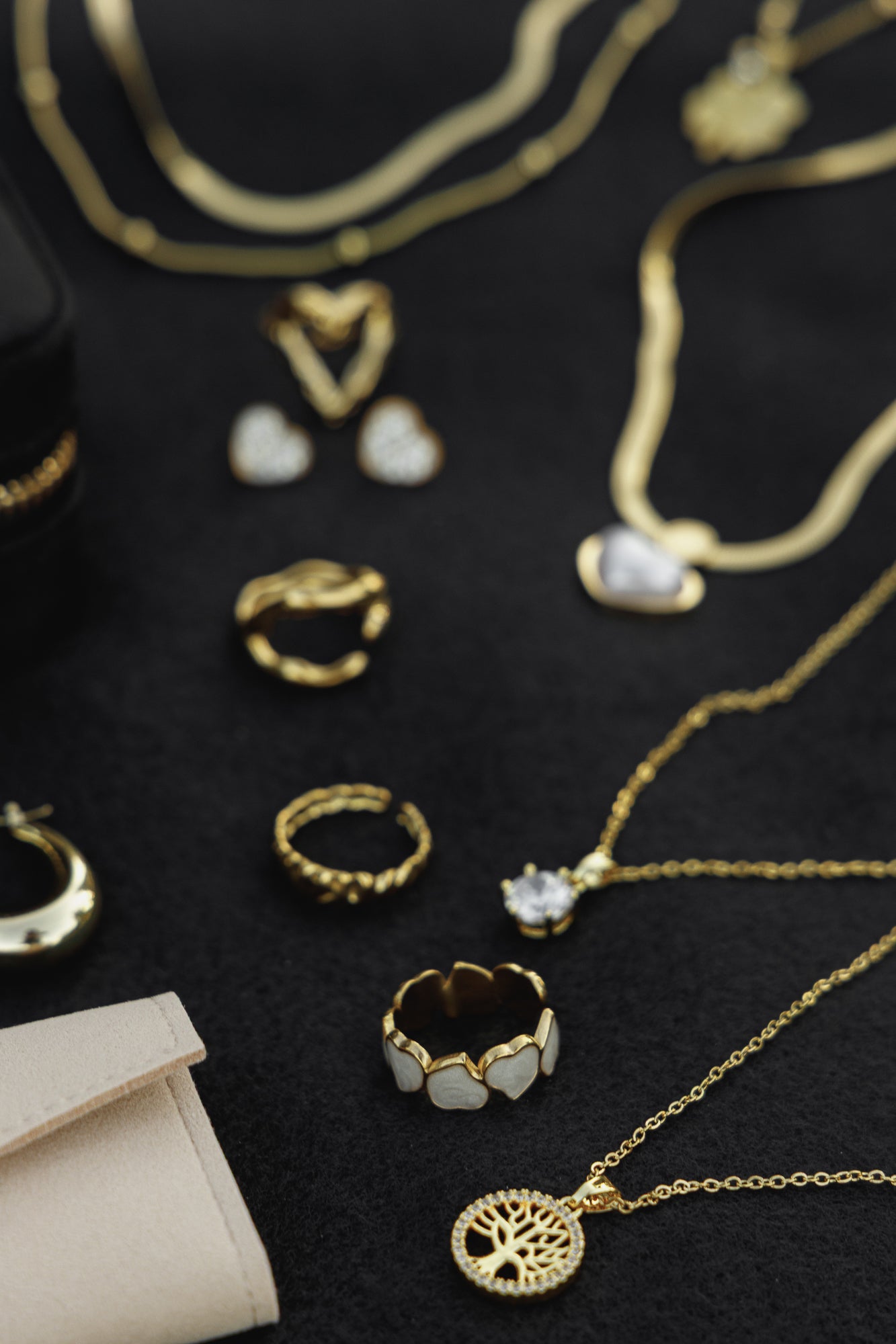 NINASIA Schmuck Adventskalender 2025 | Limited Edition mit 18K vergoldetem Edelstahl, vergoldetem Silber und Schmuck-Etuis