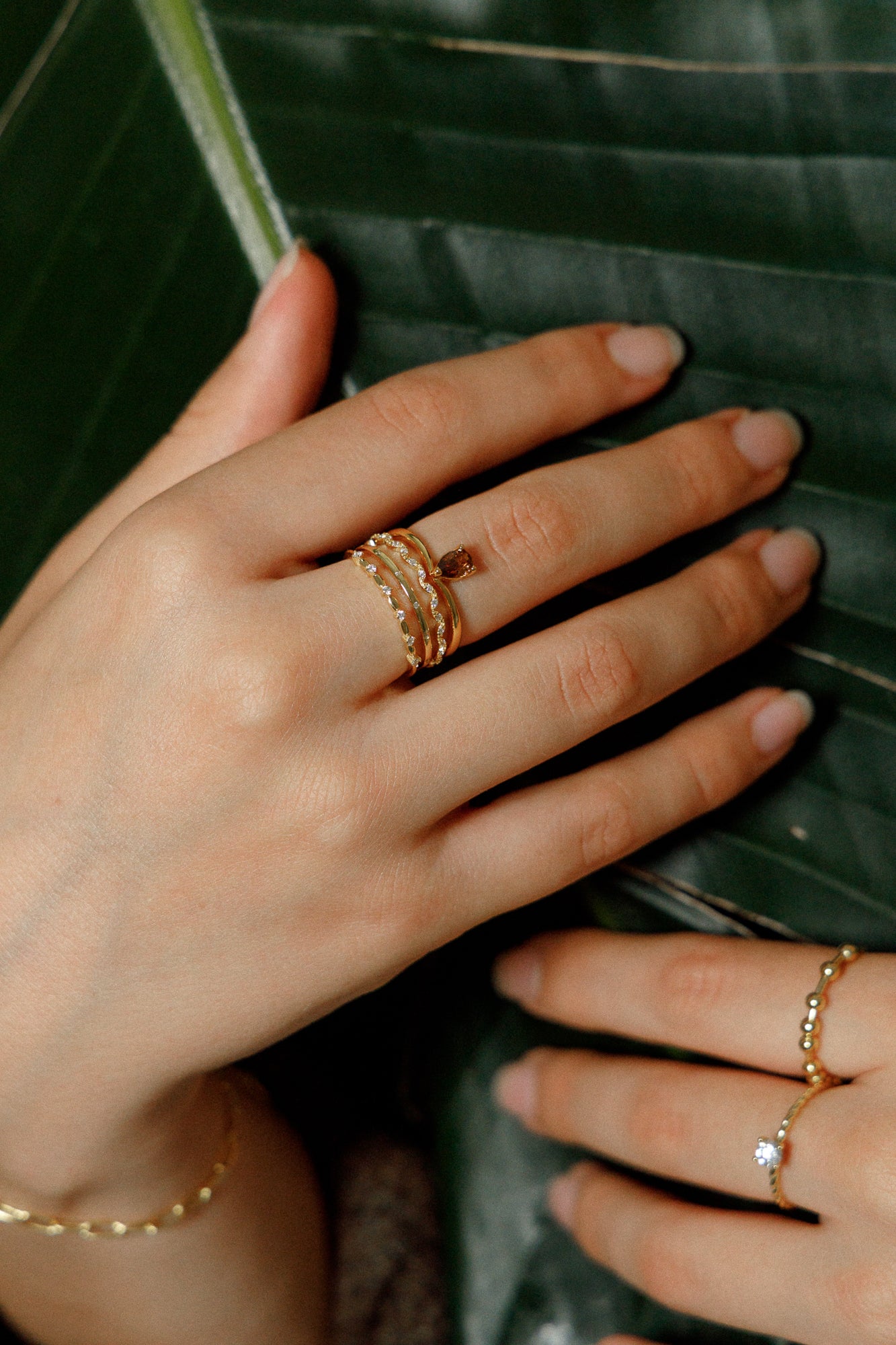 DARK ESPRESSO – classic drop-shaped ring with coffee-brown zirconia, made of 925 silver with 18K gold plating