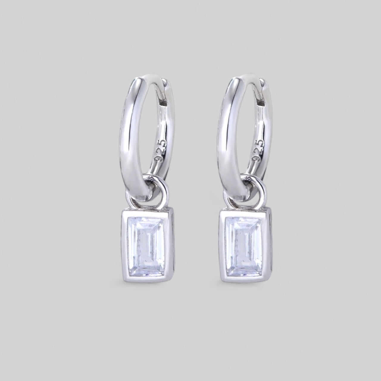 Runde Hoops mit Zirkonia-Anhänger – Ohrringe in 925 Silber und vergoldetem 925 Silber