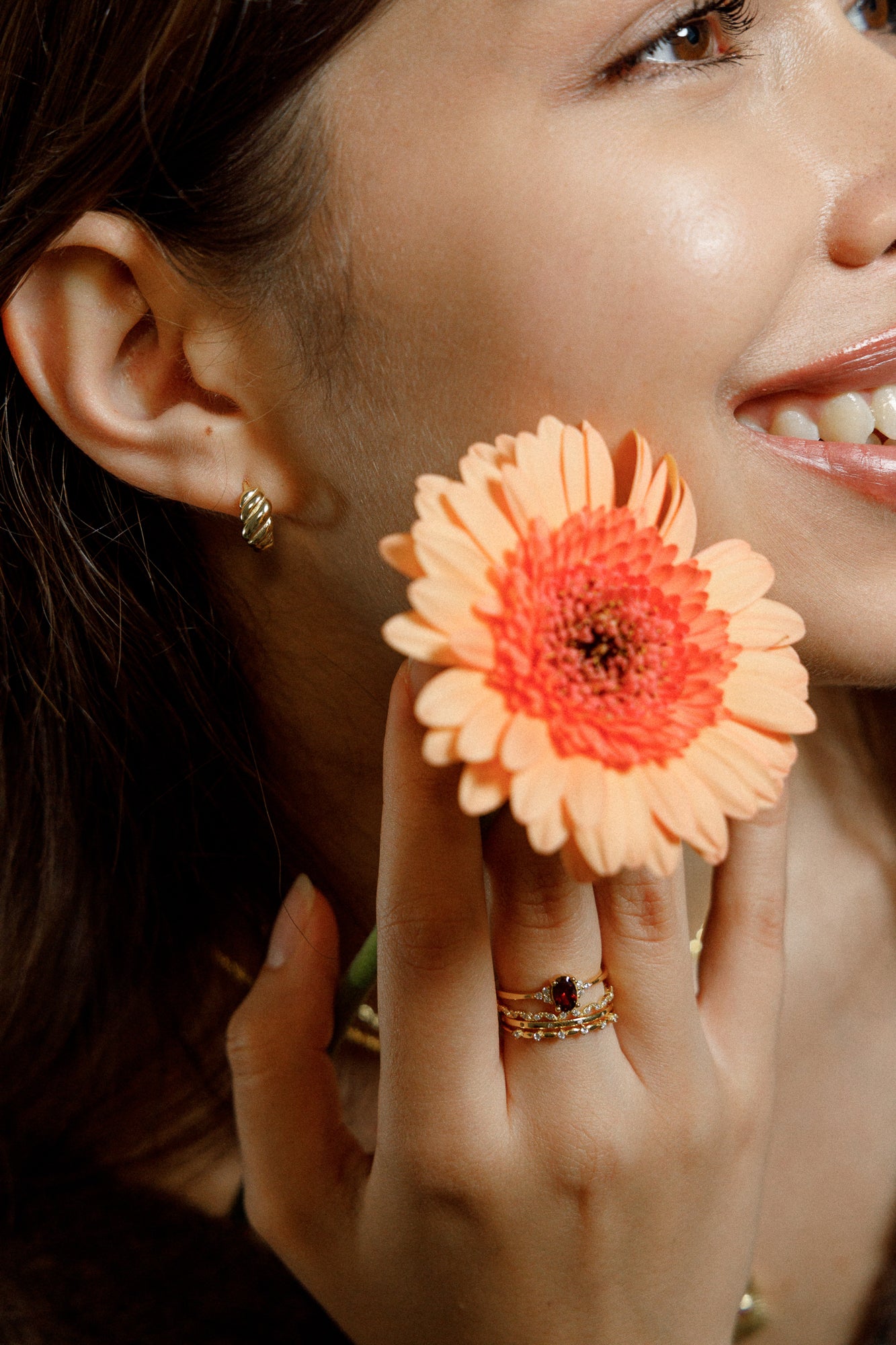 ENDLESS MINIMALIST – Wave-shaped layering ring with sparkling zirconias, made of 925 silver 18K gold-plated