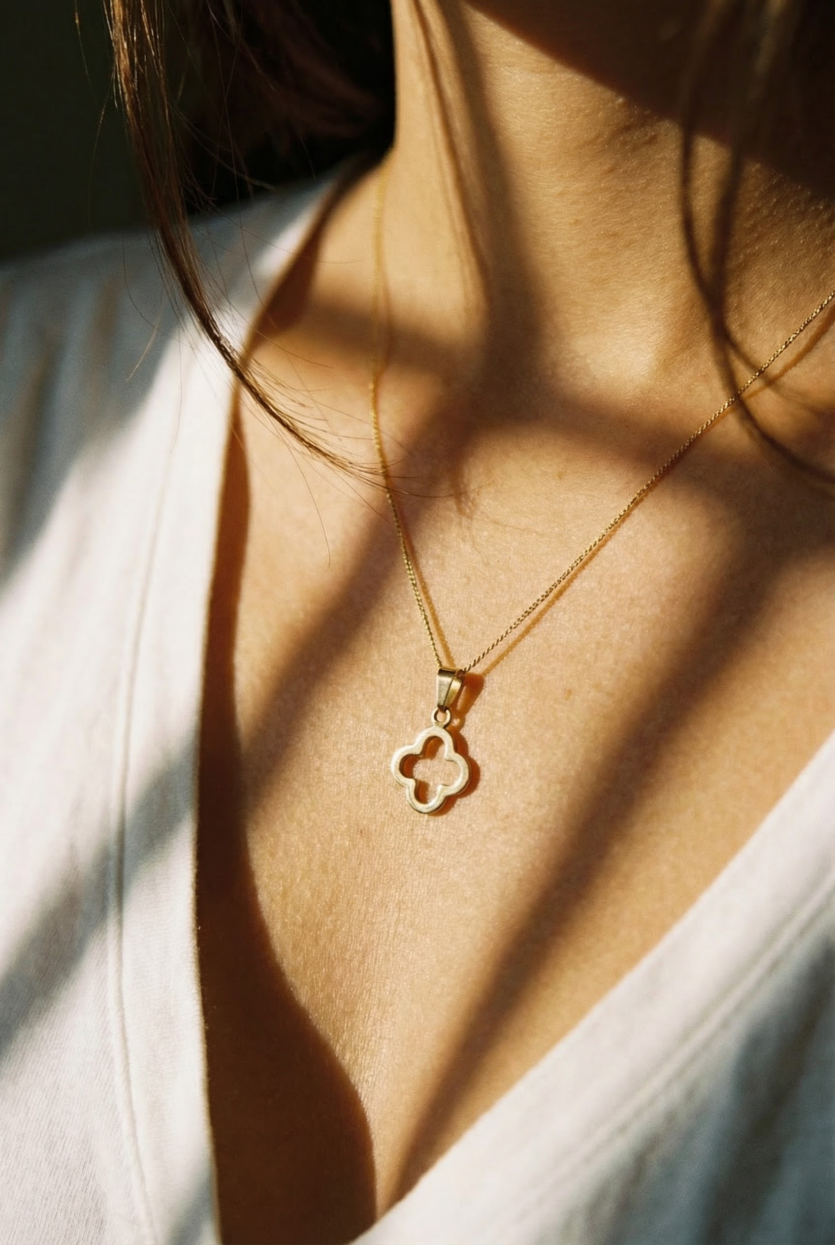 Kleeblatt Anhänger „Lucky Charm“ mit Halskette aus 925 Silber vergoldet - NINASIA