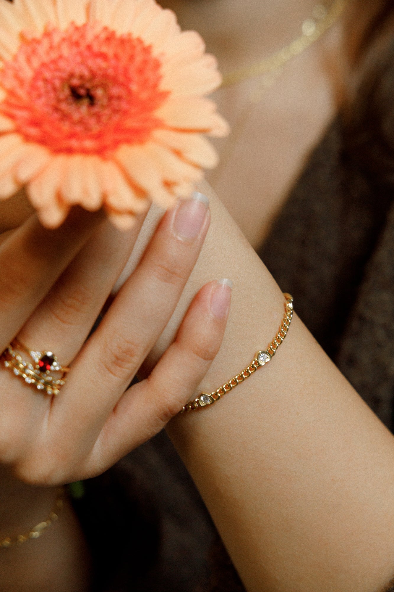 ENDLESS LOVE – Curb chain bracelet with heart-shaped zirconias, made of 925 silver 18K gold-plated