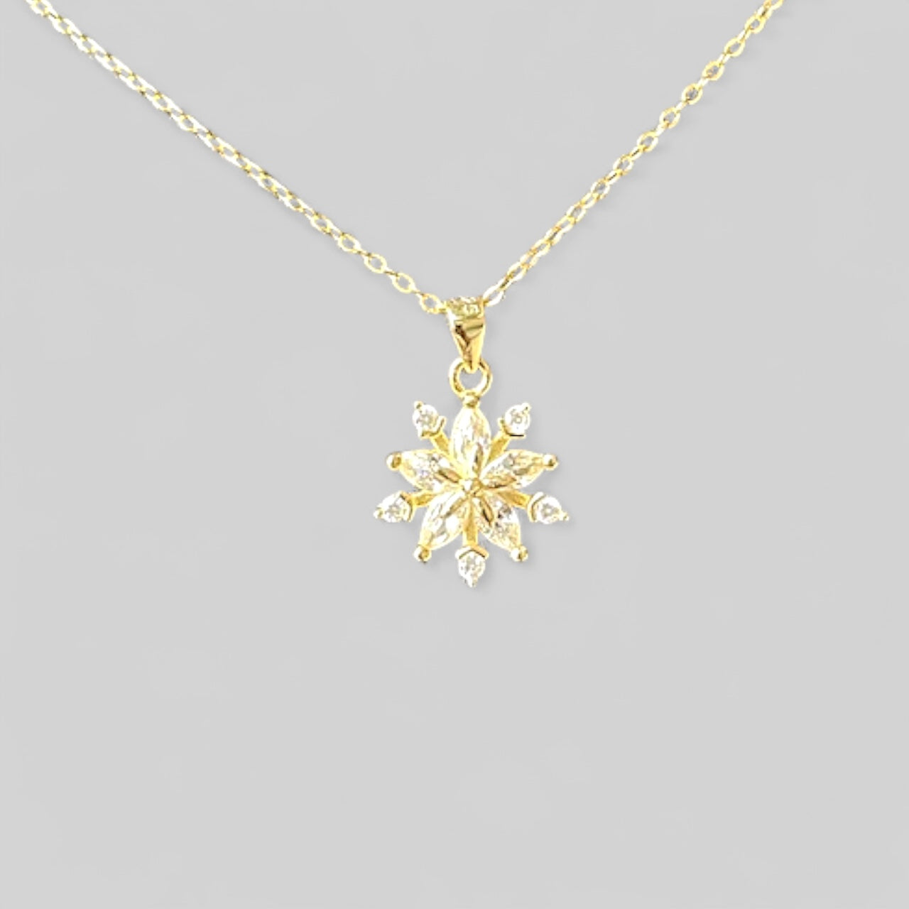 Snowflake Inlay Halskette – Dezentes Schneeflocken-Design mit Zirkonia aus 925er Silber 14K vergoldet