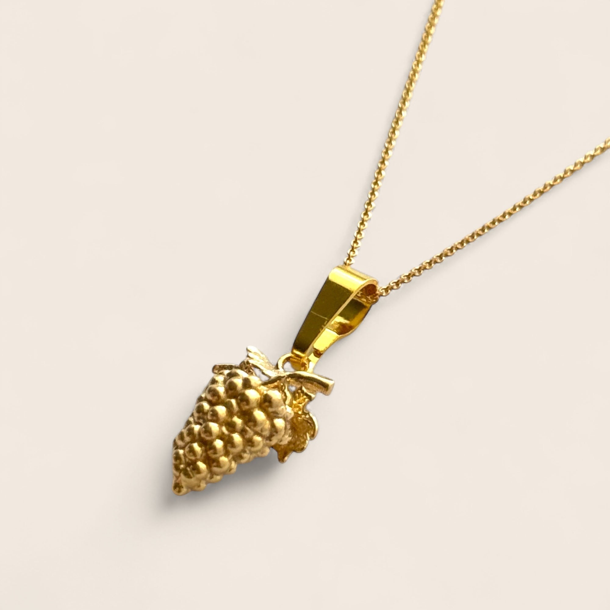 Vineyard Jewelry – 3D Grape Pendant made of 925 Silver &amp; 18K Gold Plated – Wine Lover Jewelry, Georgian Saperavi Grapes