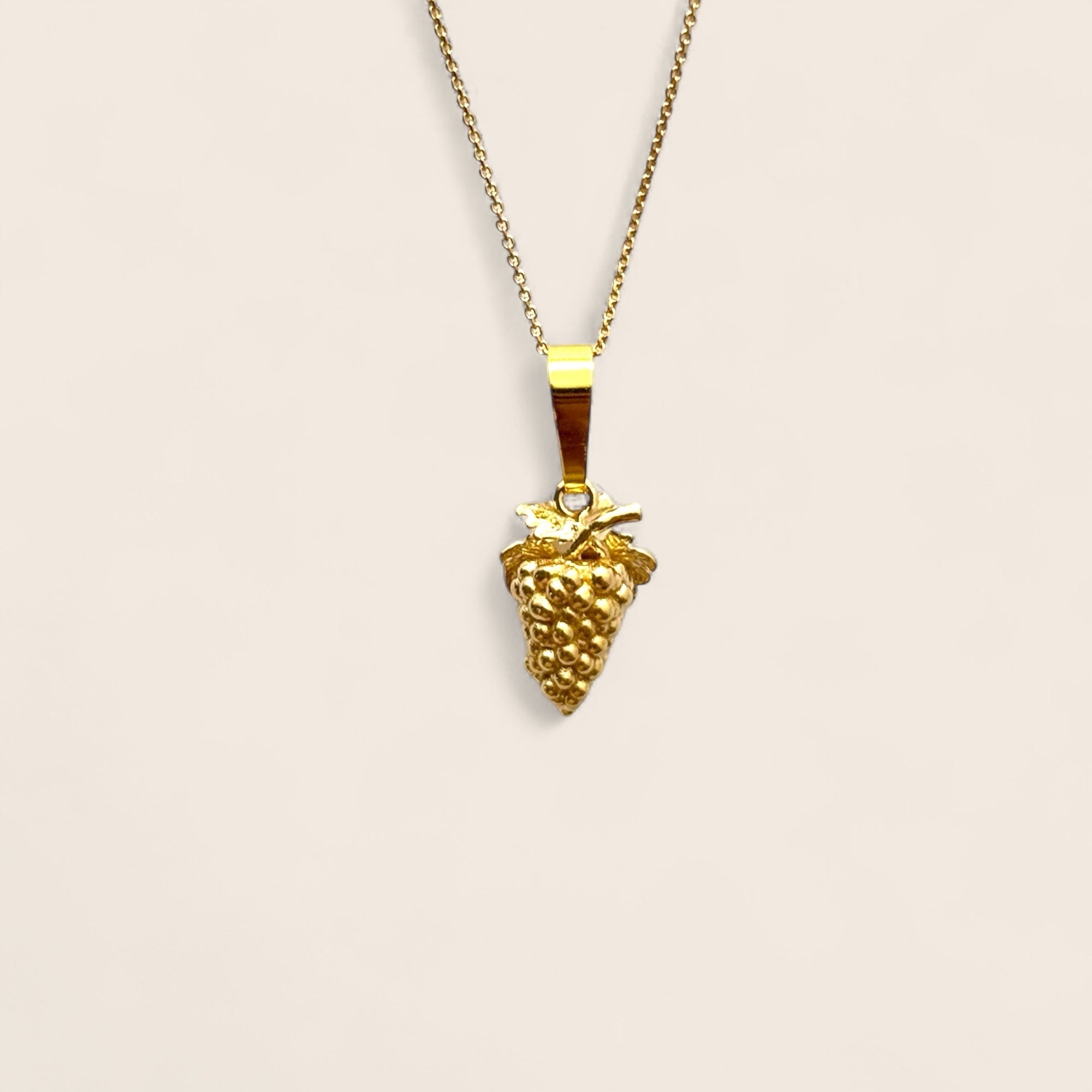 Vineyard Jewelry – 3D Grape Pendant made of 925 Silver &amp; 18K Gold Plated – Wine Lover Jewelry, Georgian Saperavi Grapes