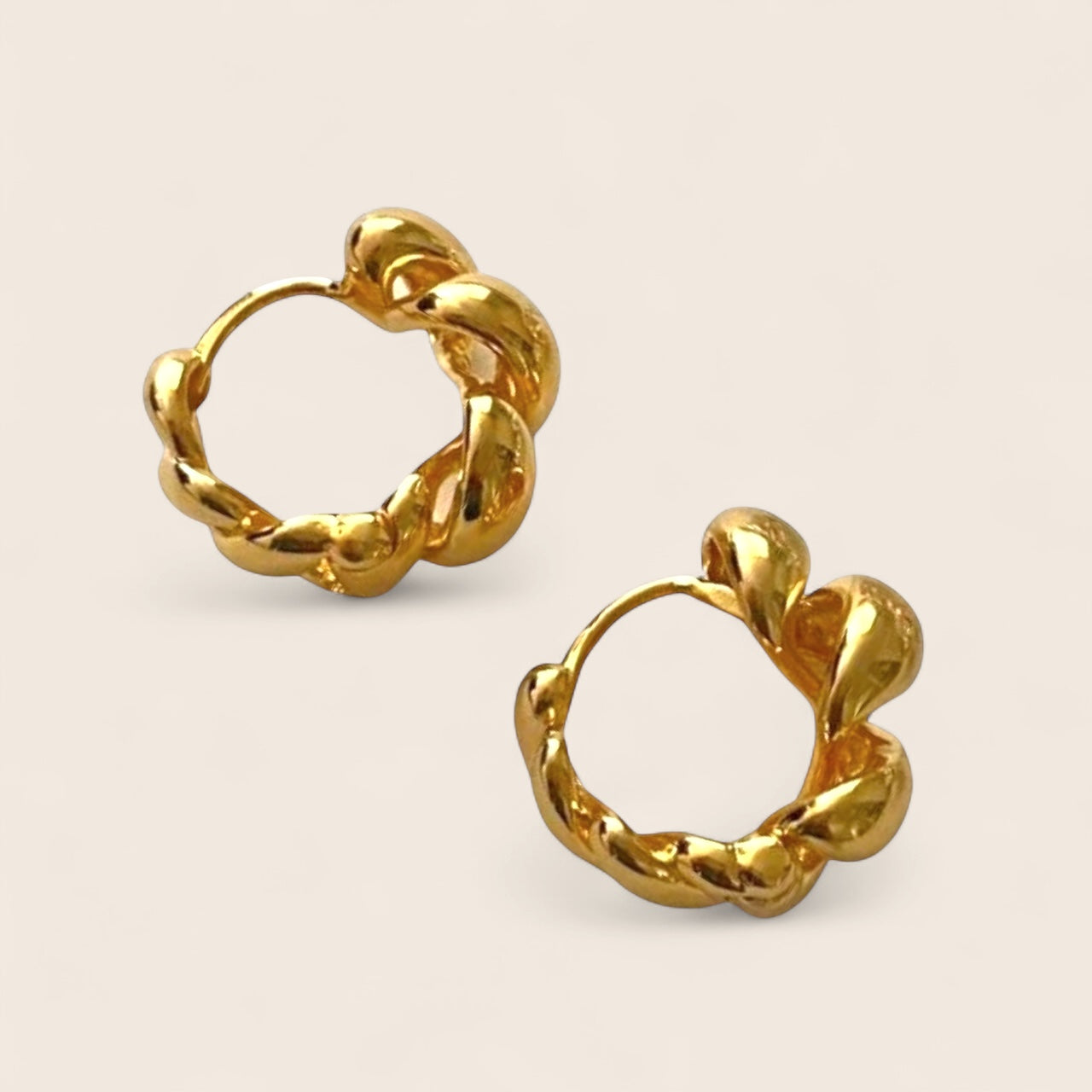 Chunky Twist – Croissant-like earrings made of 925 silver 18K gold-plated
