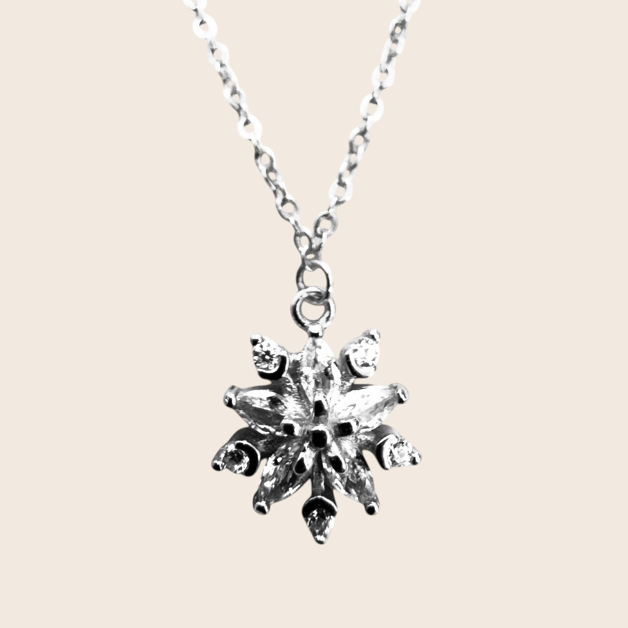 Snowflake Inlay Halskette – Dezentes Schneeflocken-Design mit Zirkonia aus 925er Silber 14K vergoldet