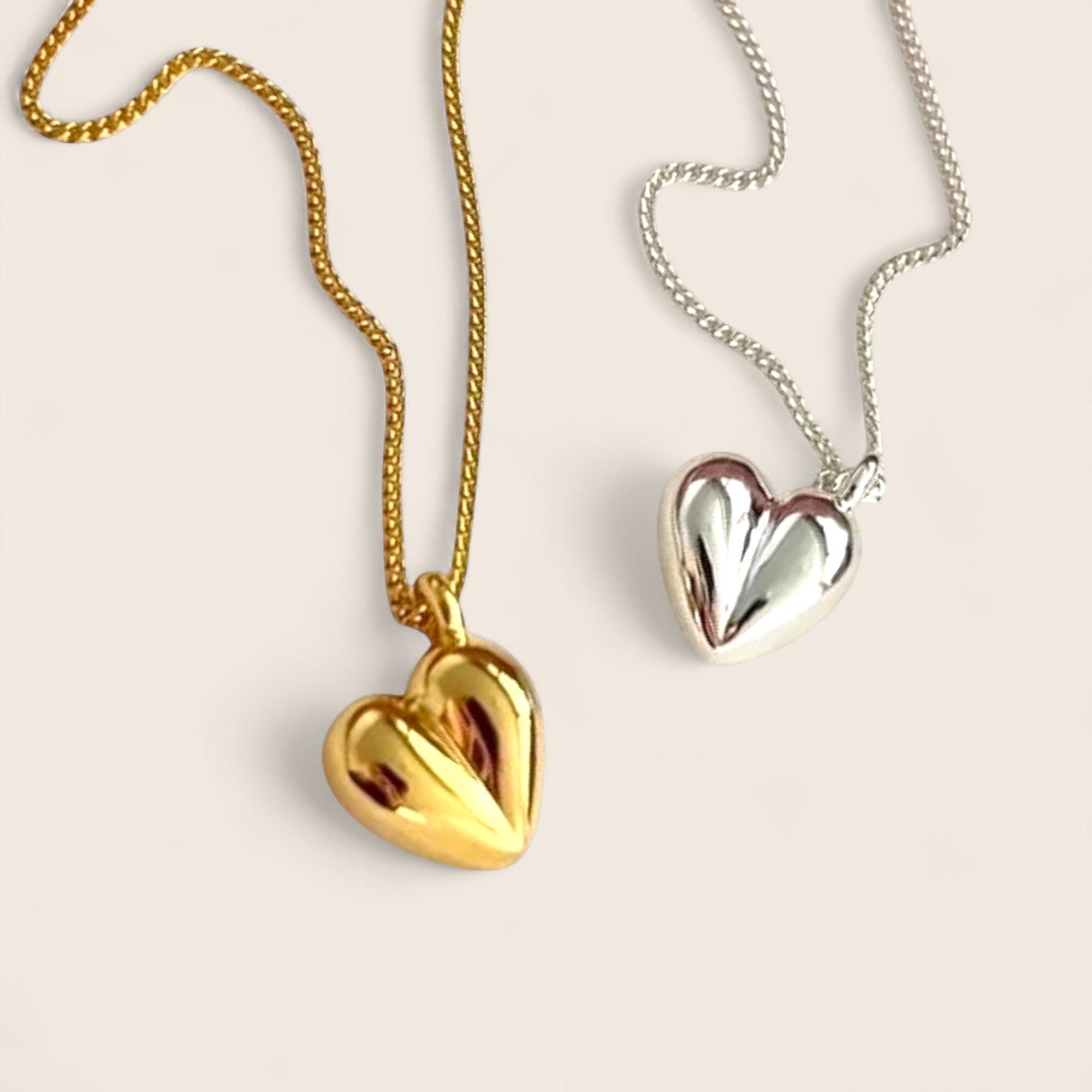 Minimalist heart-shaped necklace made of 925 silver 18K gold-plated