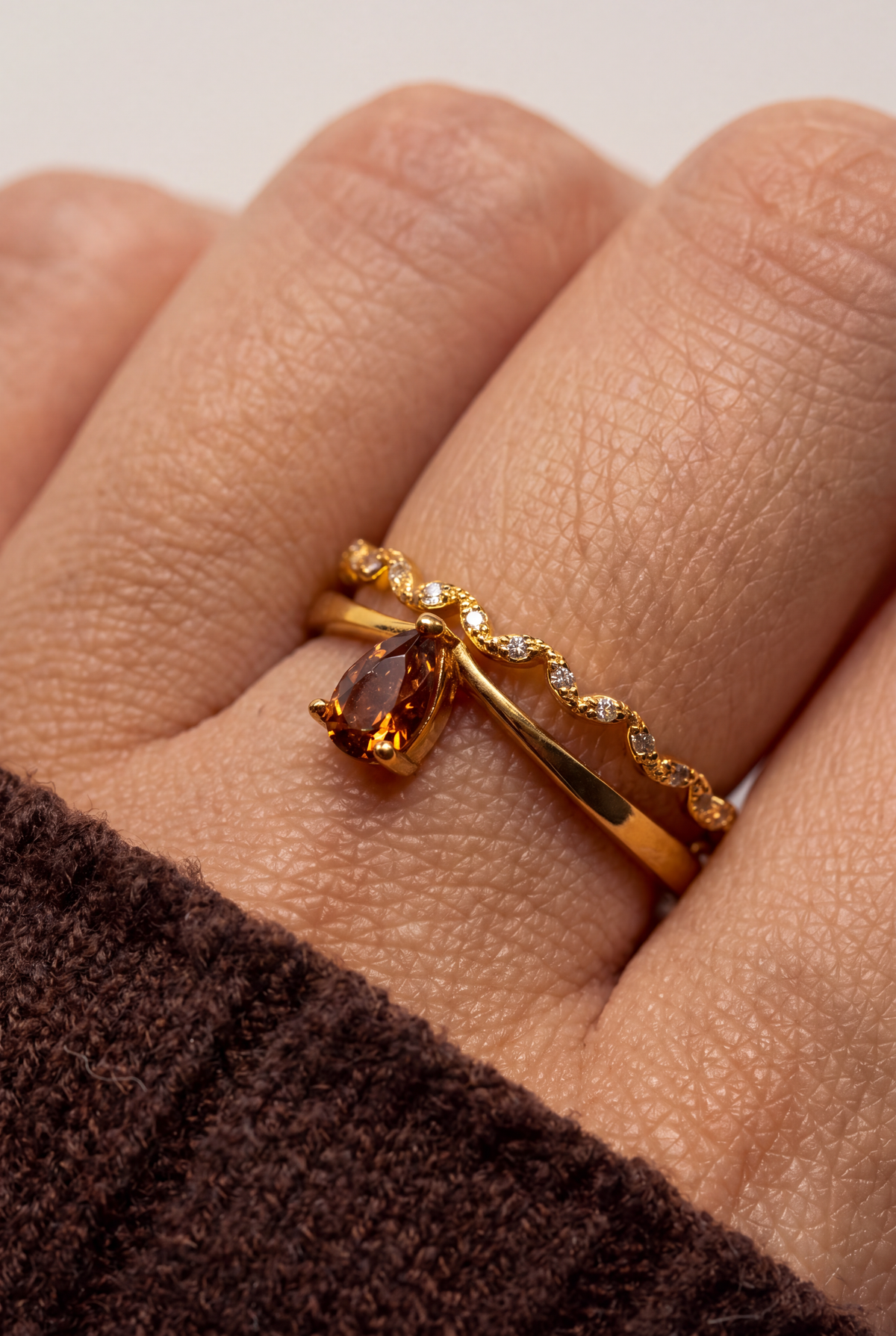 DARK ESPRESSO – klassischer Ring im Tropfen-Design mit kaffeebraunem Zirkonia, aus 925 Silber 18K vergoldet