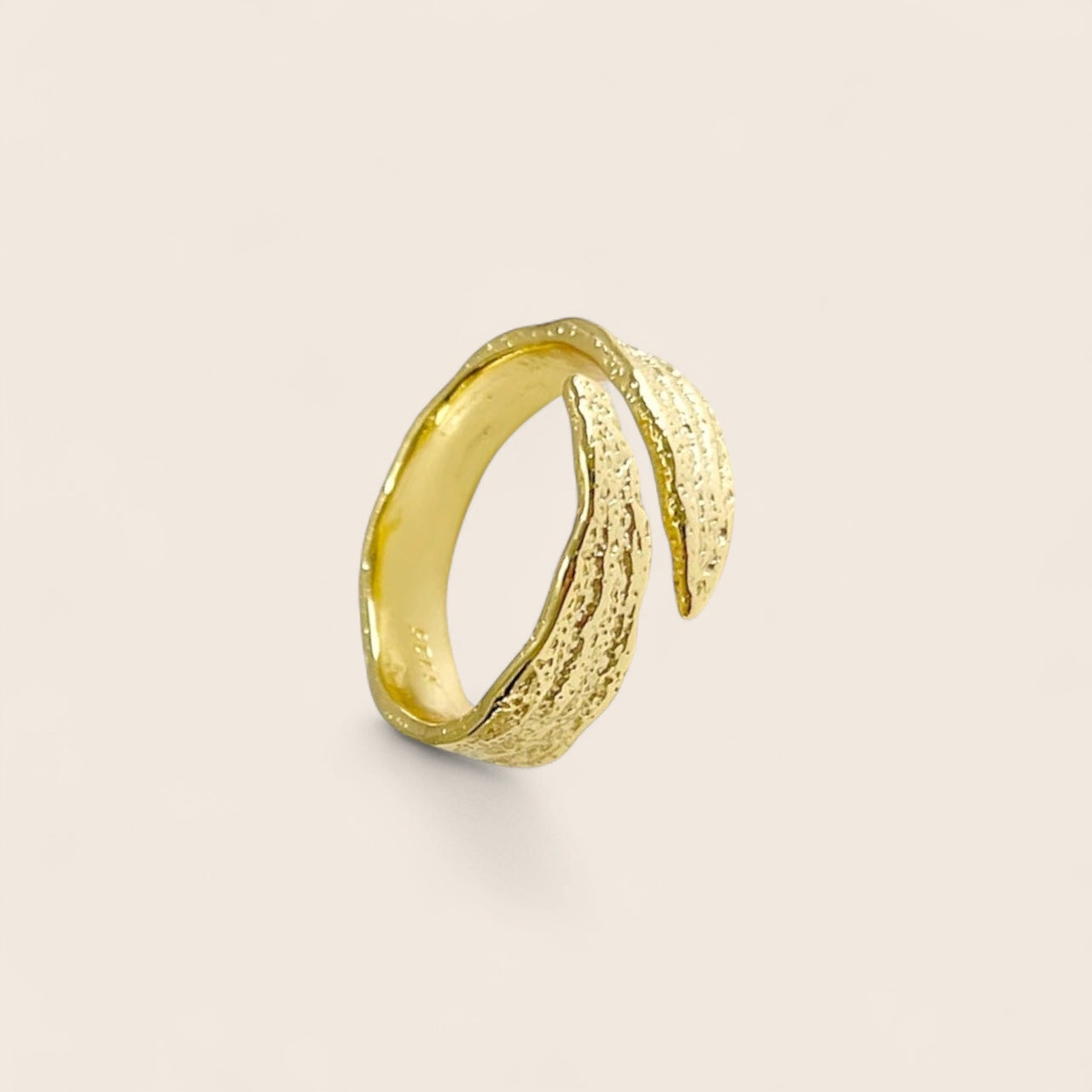 Golden Hug – adjustable ring made of 925 silver 18K gold-plated