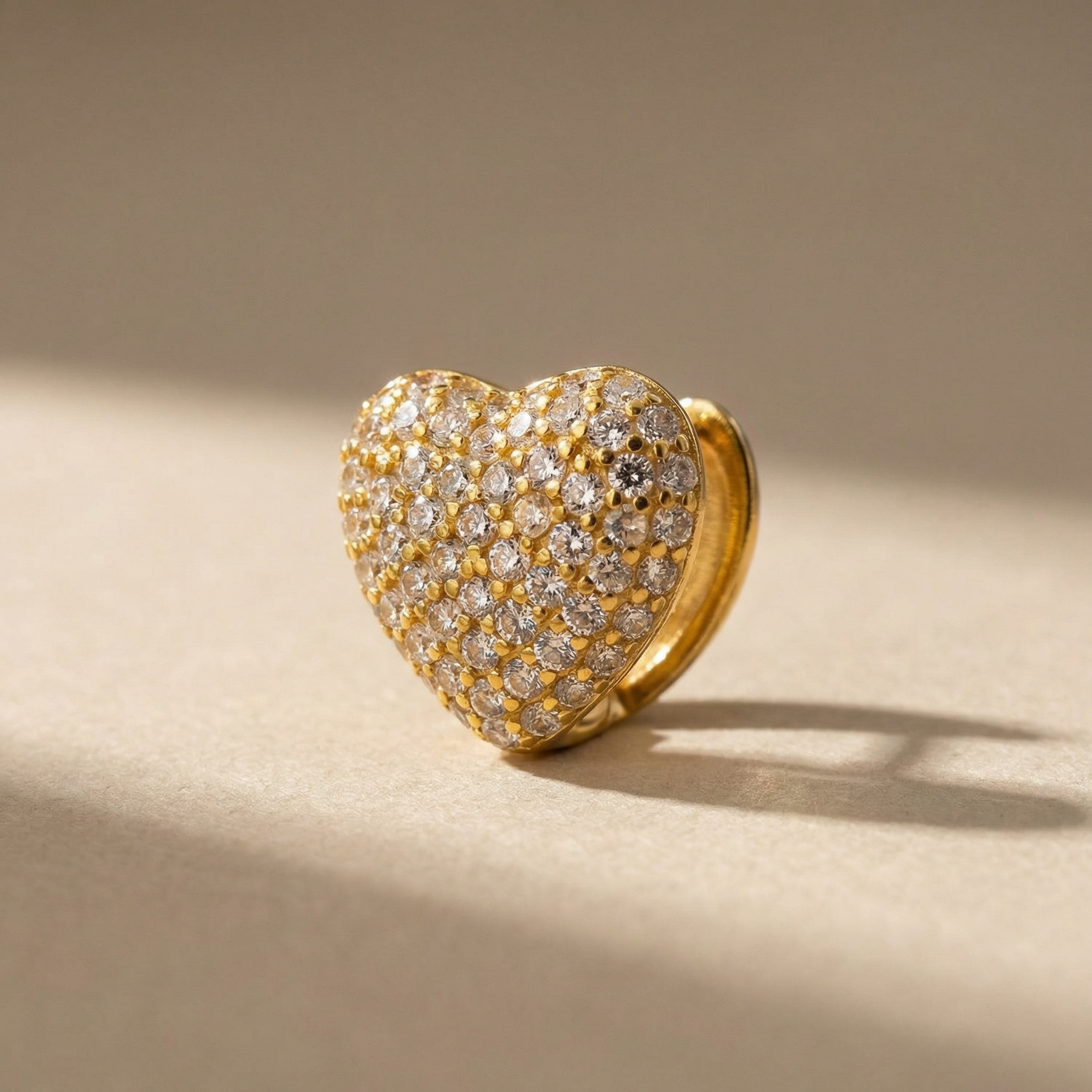 Große Herzförmige Zirkonia Diamanten-Inlay Ohrstecker - Ohrringe aus 925 Silber vergoldet - NINASIA