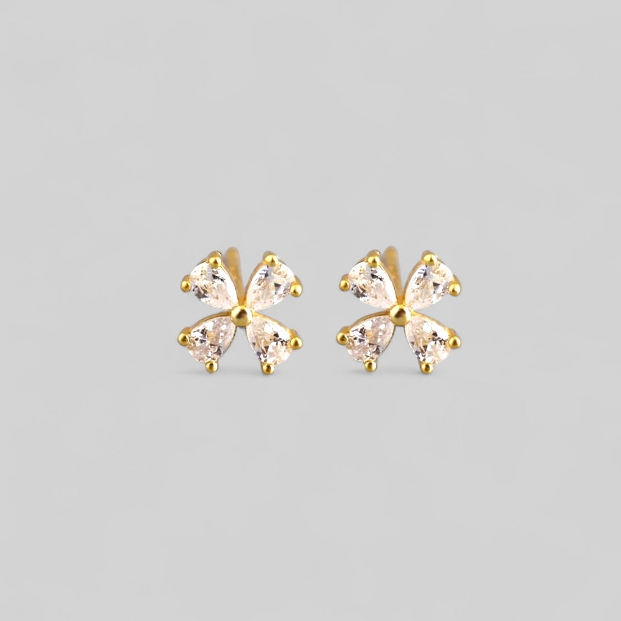 Zierliche Mini Ohrstecker Boho Blumen mit Zirkonia-Steinen – 925 Silber vergoldet