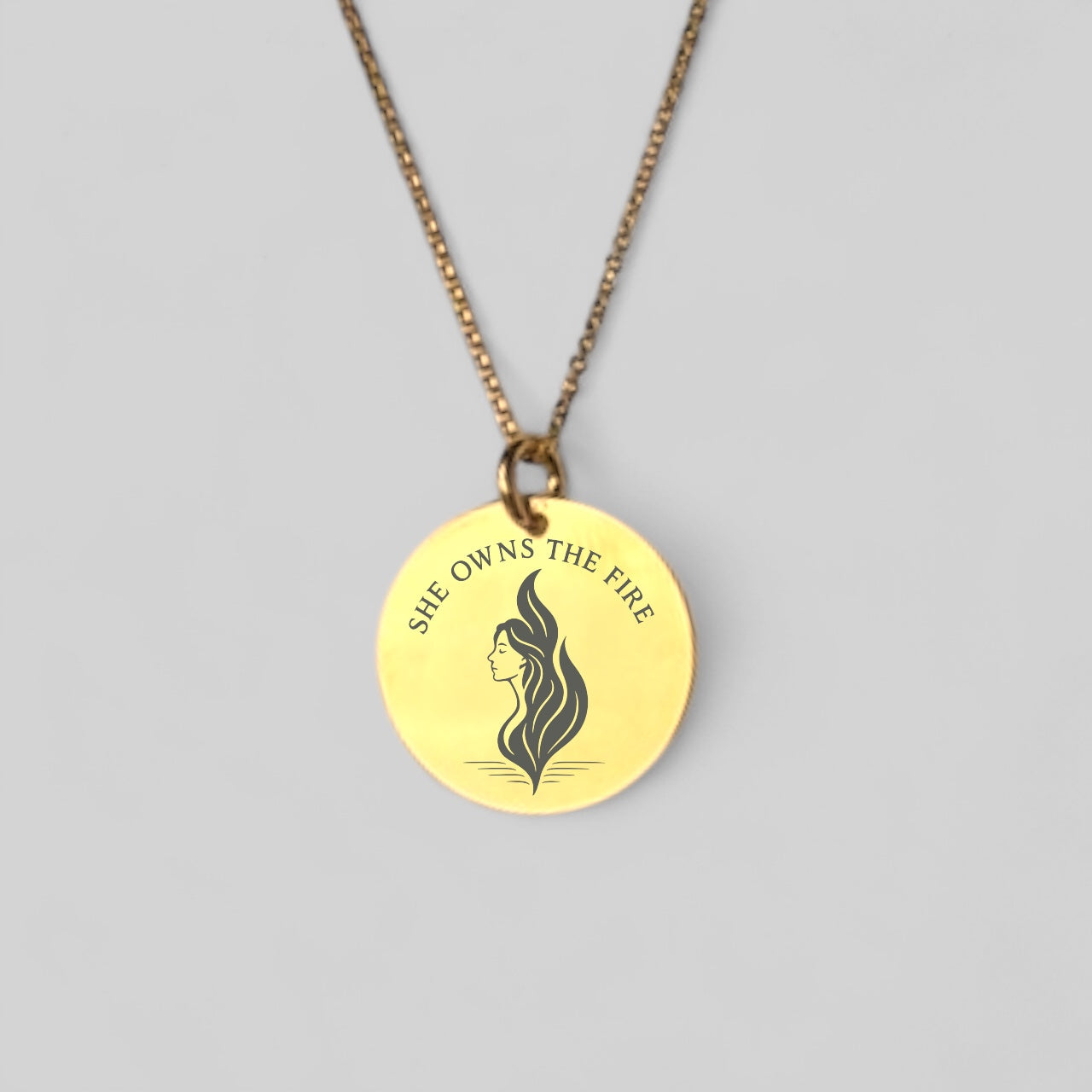She owns the fire - Frauen Empowerment Halskette aus 925 Silber oder Silber 18k vergoldet