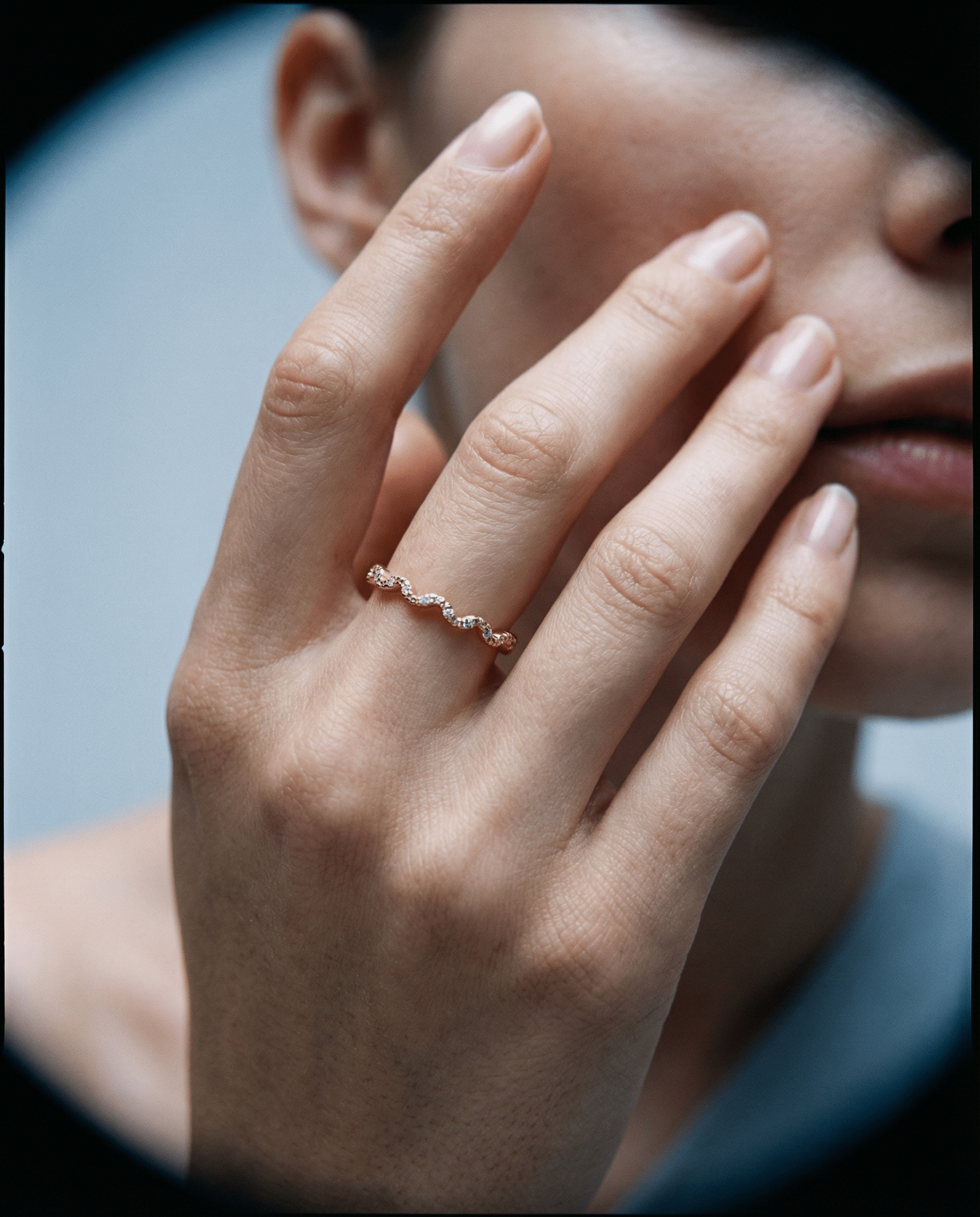 ENDLESS MINIMALIST – Layering Ring wellenförmig mit funkelnden Zirkonias, aus 925 Silber 18K vergoldet