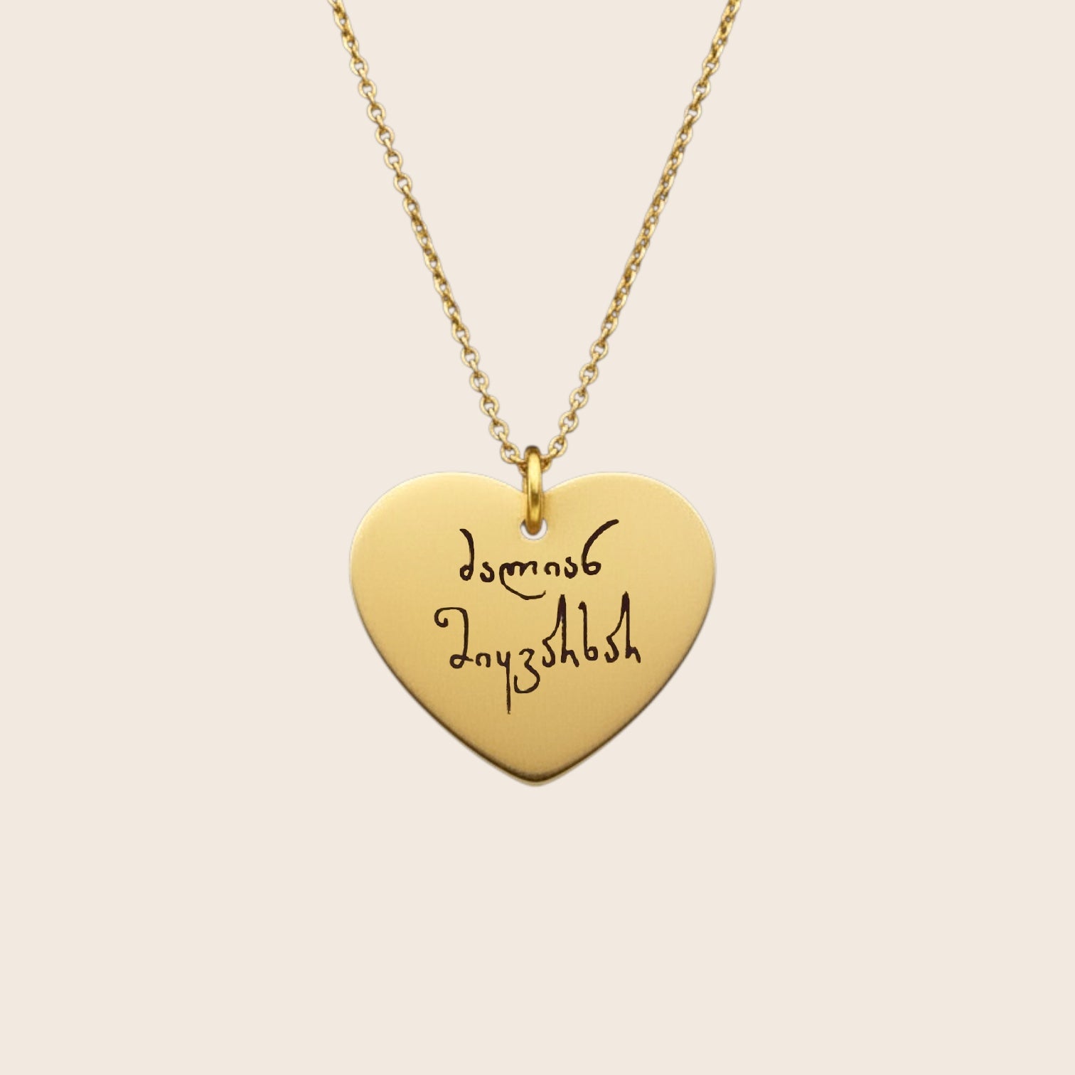 Personalisierte „dzalian mikvarkhar“ - „Ich liebe Dich sehr“ in georgischer Sprache - Ana Kalandadze Handschrift Gravur herzförmige Halskette – 925 Silber 18K vergoldet