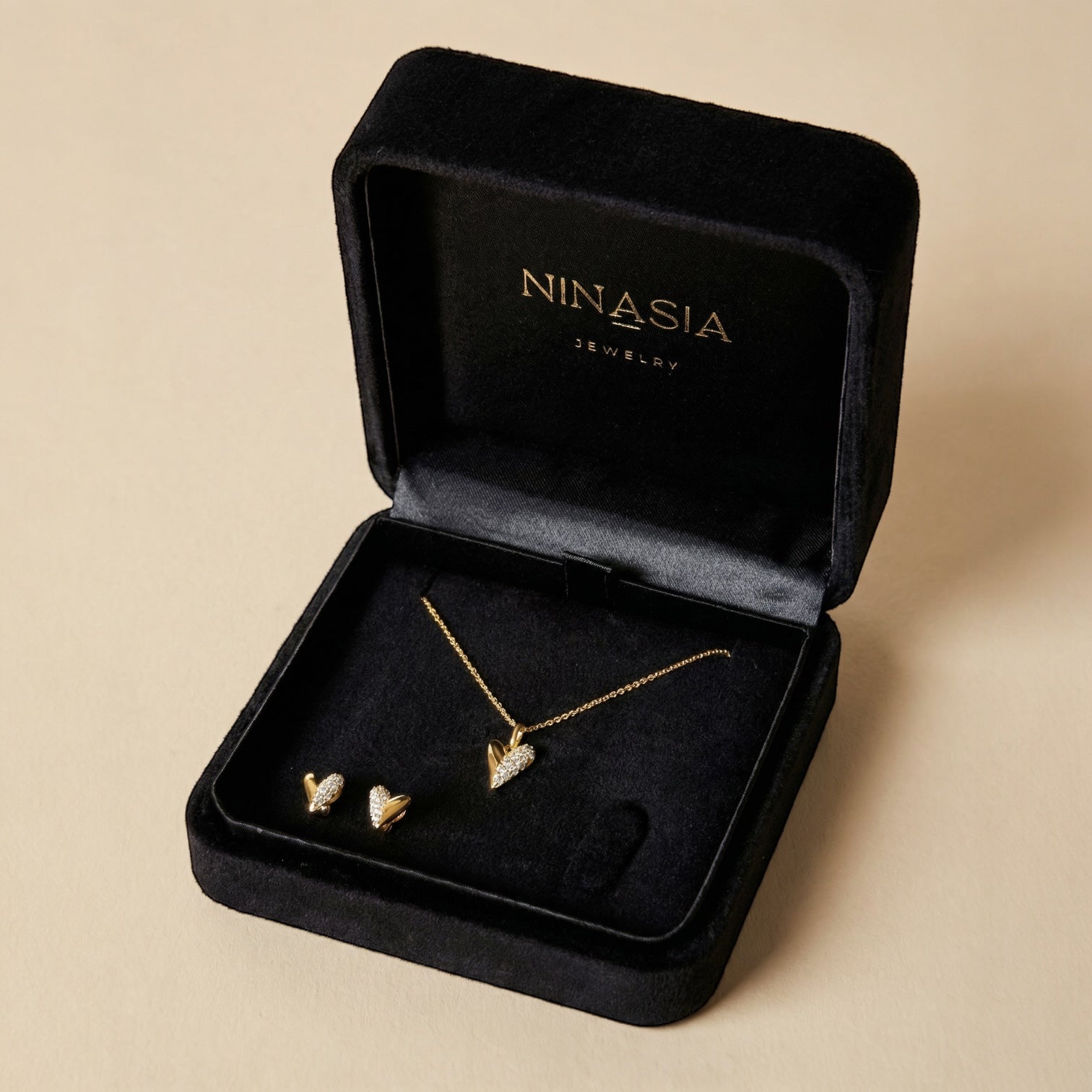 „Desira“ Schmuckset Herz Ohrstecker und Halskette aus 925 Silber 18K vergoldet