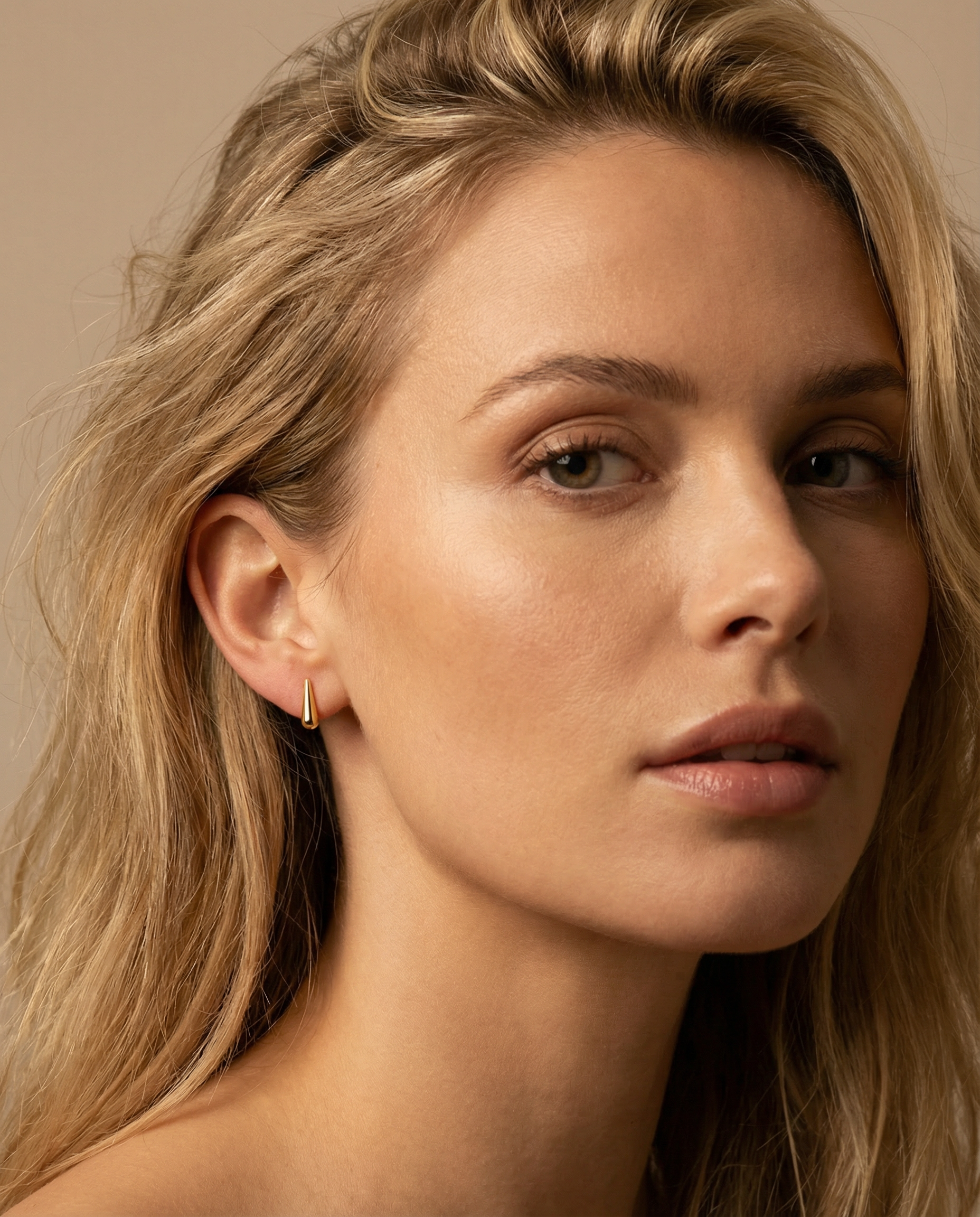 Minimalistische Tropfen Ohrstecker aus 925 Silber vergoldet